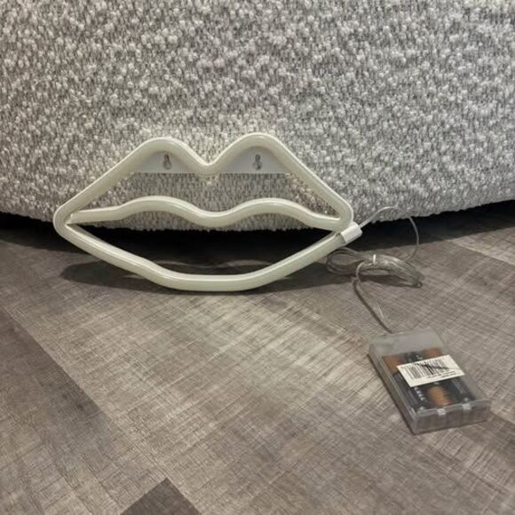 Neon Lips Room Decor - Picture 2 of 4